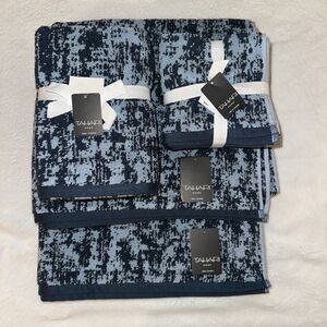 Tahari Home Bath Towel Set 8 Pieces Navy and Light Blue Abstract Pattern MWT